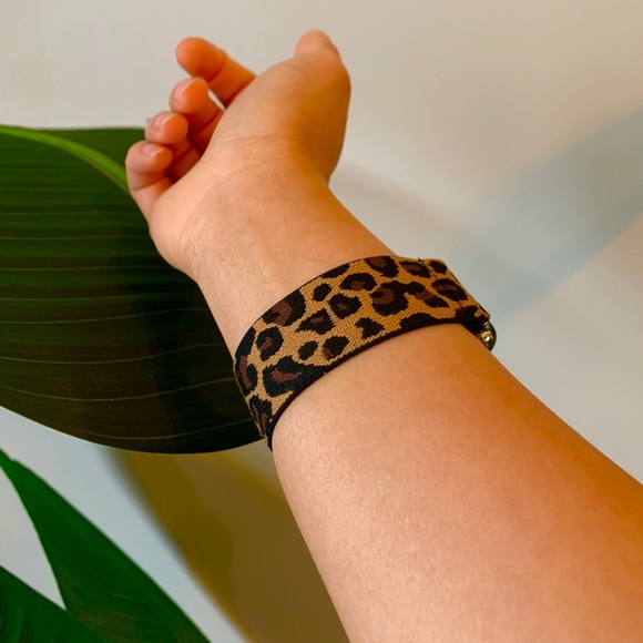 Leopard Elastic Watch Band comp. w/ Apple Watch - Picture 2 of 4
